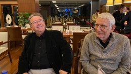 Ünlüler bir bir geliyor. Büyük gala hazır