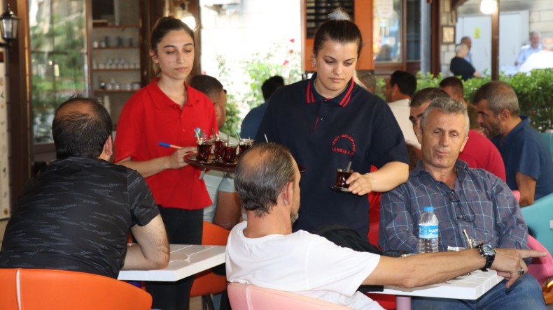 Gülümse kafelerde çay fiyatları indirildi