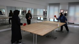 Kadınlar masa tenisi ile eğlendi, keyifli görüntüler