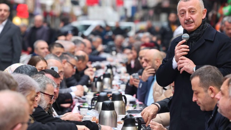 İzmit’te gövde gösterisi: Esnaf akın etti