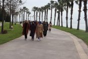 İzmit Belediyesi Sağlık Yaşam Yürüyüşlerine kadınlar yoğun ilgi gösteriyor