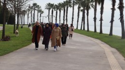 İzmit Belediyesi Sağlık Yaşam Yürüyüşlerine kadınlar yoğun ilgi gösteriyor