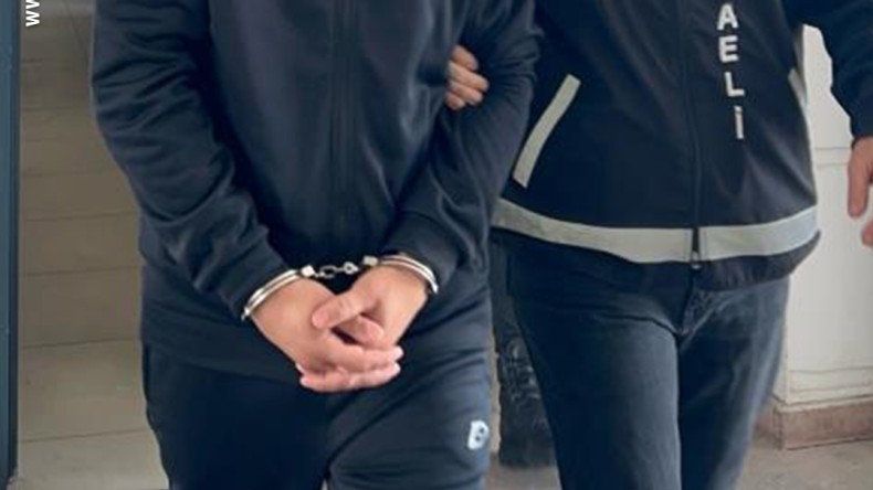 İzmit ve Derince’de 5 kuyumcuyu dolandırdılar