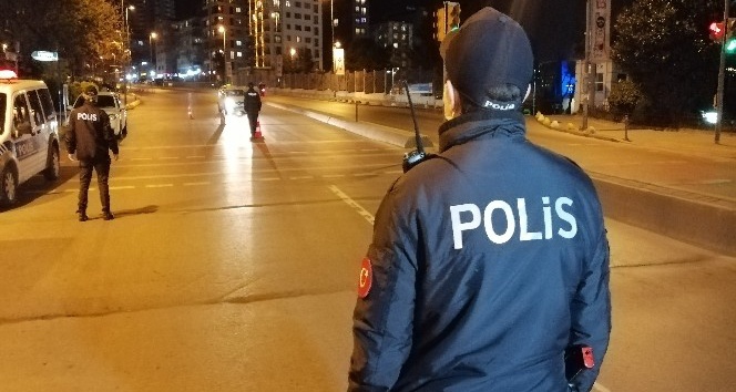 Emniyet’te yeni dönem: Polislere yaka kamerası takılacak