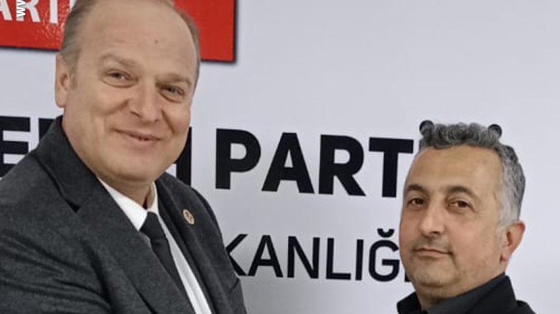 Yeniden Refah Başiskele’de moral buldu: Uğur Yüksel rozetlerini taktı