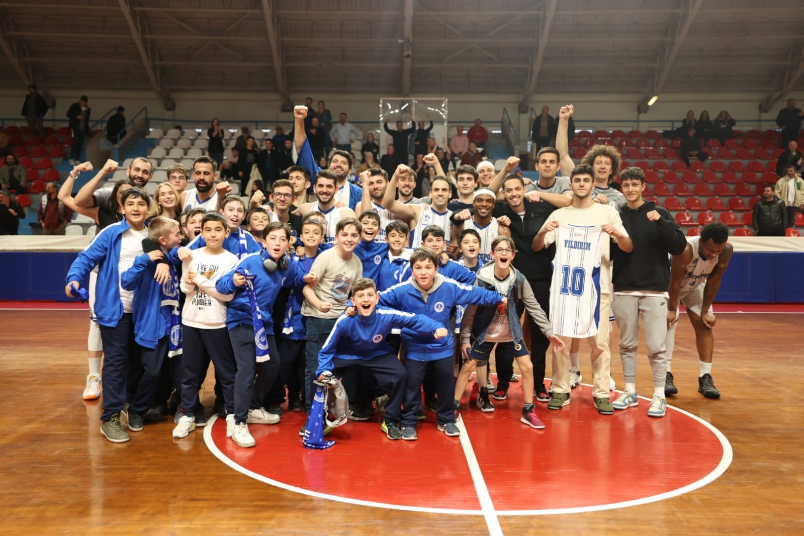 Türkiye Basketbol Ligi, Kocaeli Büyükşehir Belediye Kağıt spor farklı galip