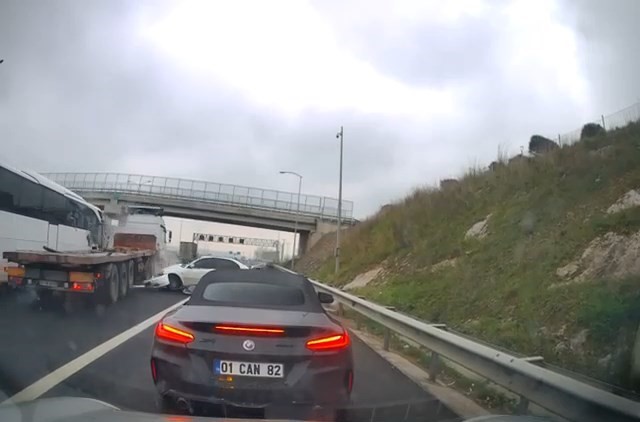 TEM’de faciadan dönüldü, sürücü son anda kurtuldu