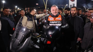 Başkan Büyükakın ilk kez böyle görüntülendi: Motosiklet merakı ortaya çıktı