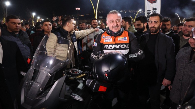 Başkan Büyükakın ilk kez böyle görüntülendi: Motosiklet merakı ortaya çıktı