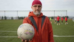 O böyle bir başkan; Futbolcu maaşları için karısının ve kız kardeşinin bileziklerini sattı