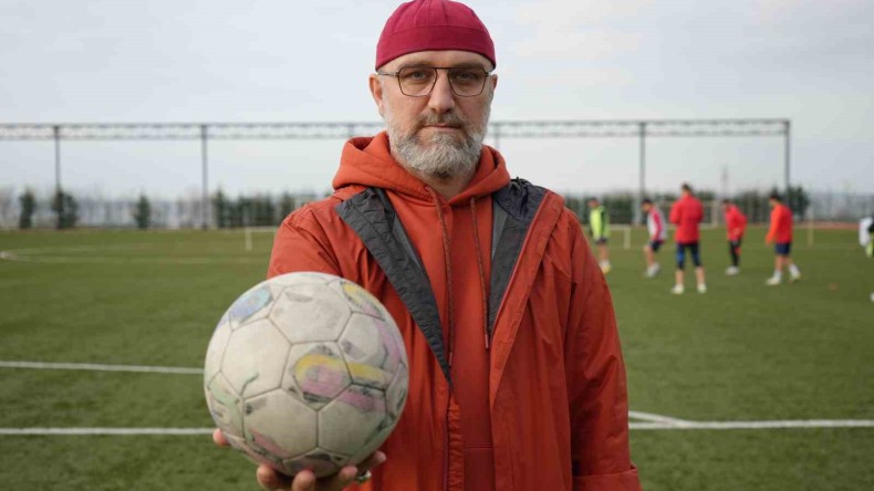 O böyle bir başkan; Futbolcu maaşları için karısının ve kız kardeşinin bileziklerini sattı