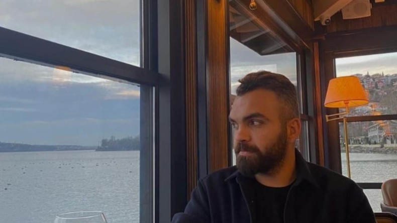 Gişeye çarpıp motoru fırlayan otomobilin sürücüsü hayatını kaybetti