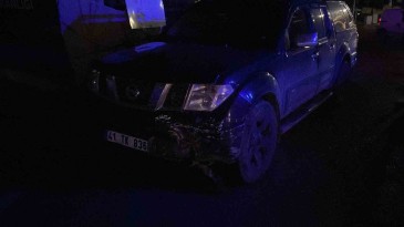 Pikap ile otomobil çarpıştı: 1 hafif yaralı