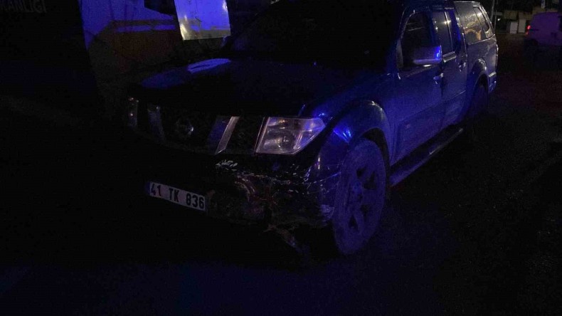 Pikap ile otomobil çarpıştı: 1 hafif yaralı