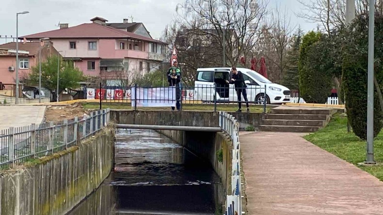 Kartepe’de çevre katliamı; kule deresi simsiyah akıyor