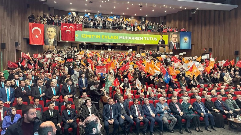 Tutuş sadece Seçim Beyannamesi açıklamadı, gövde gösterisi yaptı