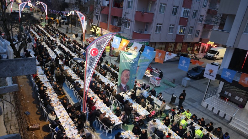 Tutuş ilgisi caddeye sığmadı; Alikahya’da büyük moral buldu