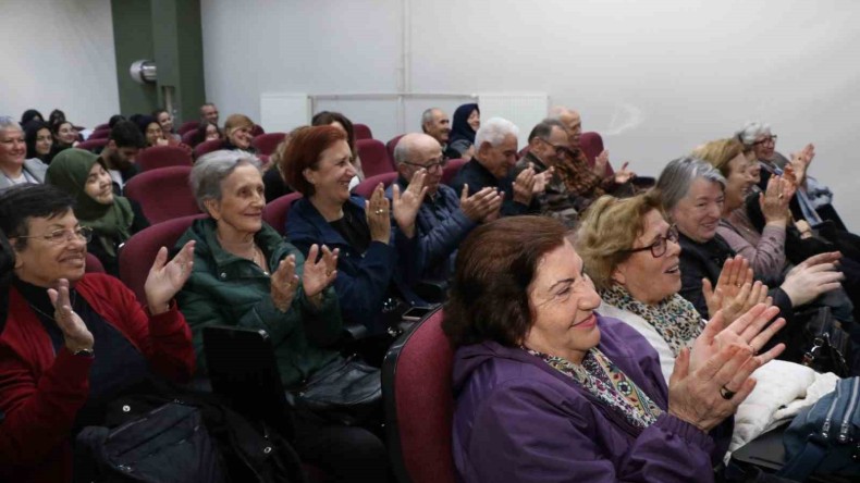 Gençlerin performansı çınarları geçmişe götürdü; duygusal anlar