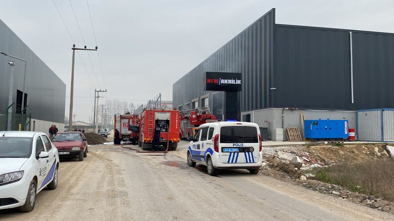 Akrilik fabrikasında korkutan yangın