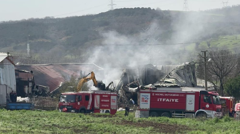 Korkunç yangın: Fabrika küle döndü