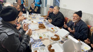 Başkan Hürriyet Camii cemaatiyle sabah kahvaltısı yaptı
