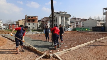 İzmit Belediyesi, Alikahya Fatih Mahallesi’ne yeni park kazandırıyor