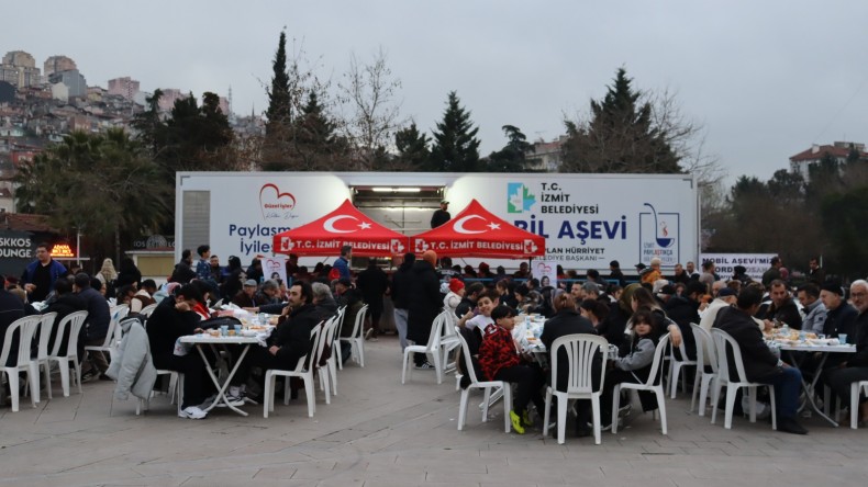 İzmit Belediyesi Mobil Aşevi her gün iftar sofraları ile gönüllere dokunuyor