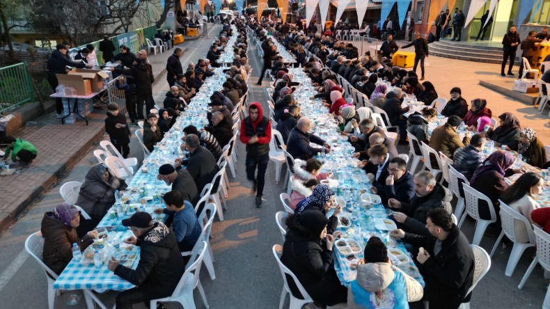 Tutuş sevgisi Tepeköy’de sokaklara taştı