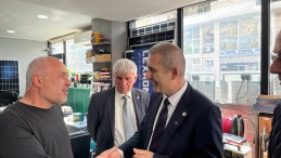 Kamil Şirin İzmit’te dikkat çekiyor: Bu kez Kadıköy esnafını ziyaret etti