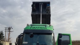 Damper yüksek gerilim hattına değdi, sürücü elektrik akımına kapıldı