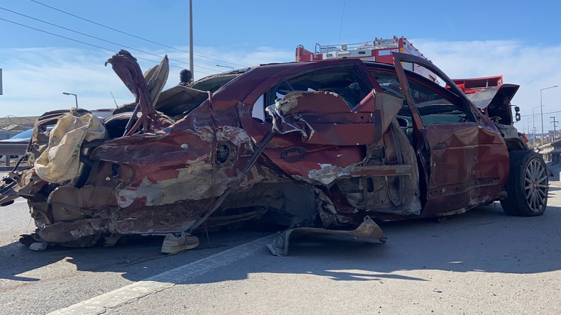 Yola fırladı, otomobil üzerinden geçti; feci şekilde can verdi