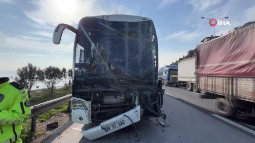 Kocaeli’de feci kaza: 1’i ağır 9 yaralı