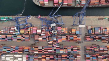 limanda 3 yükleme vinci devrildi: Çalışanlar korku ile bağırdılar