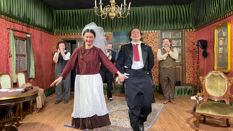 İzmit Belediye Tiyatrosu perdelerini açtı; işte ilk oyun