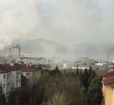 Körfezi duman kapladı, vatandaş telefonlara sarıldı