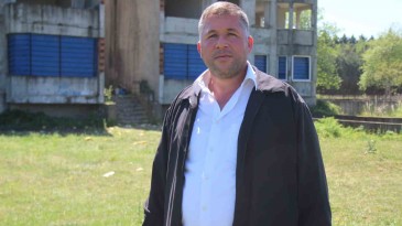 Muhtar olur olmaz iş makinesine binip o alanları yıkıp geçti