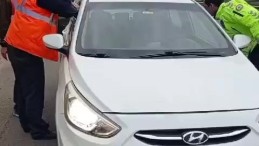 TEM Otoyolu’nda araçta hareketsiz yatan şahıs polisi harekete geçirdi