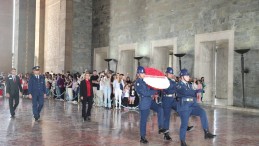Başkan Hürriyet Anıtkabir’i ziyaret etti