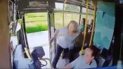 Yaşlı kadın otobüsten düştü; video görüntüsü kan dondurdu