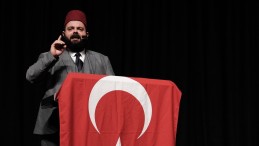 İstiklal şairinin halka seslenişi sahnede anlatıldı