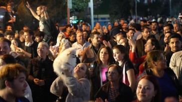 4 belediye başkanı değişti, 8’i “yola devam” dedi