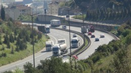 TEM Kocaeli geçişinde akıcı bayram trafiği yoğunluğu