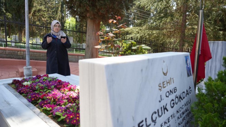 Şehitlikte duygu dolu anlar: Sözleri yürekleri dağladı