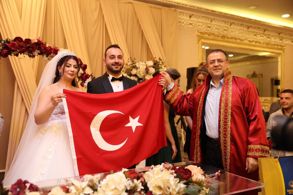 Derince Belediye Başkanı Sertif Gökçe ilk nikahını kıydı