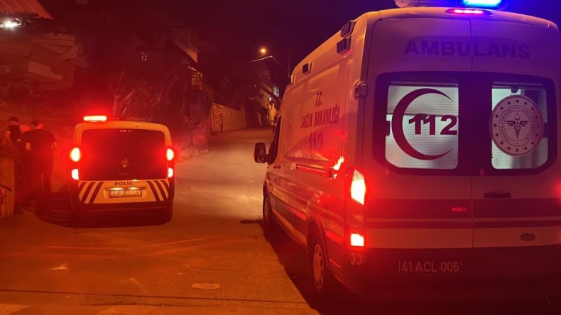 İzmit’te bıçaklı kavga