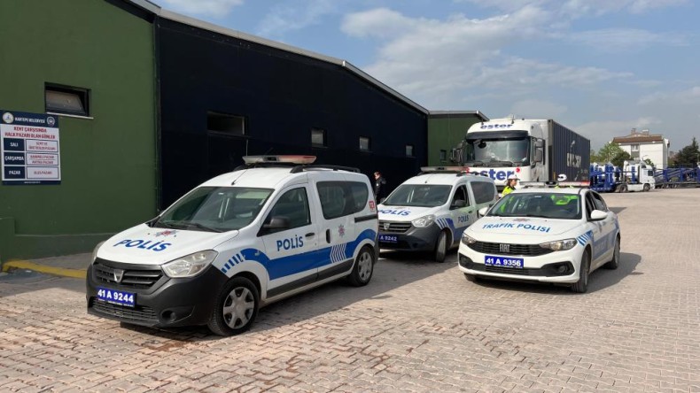 Kartepe’de kaza: Yaya geçidinde TIR’ın altında kaldı