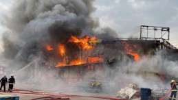 Market alev alev: Olay yerinden korkunç görüntüler