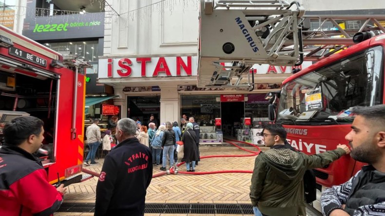 İzmit’te AVM’de yangın paniği