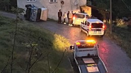 Kamyonet devrildi: Yaralı çocuklar var