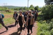 İzmit Belediyesinin 23 Nisan etkinlikleri doğa yürüyüşü ile başladı